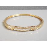 18CT YELLOW GOLD DIAMOND BAGUETTE BANGLE 18.3G