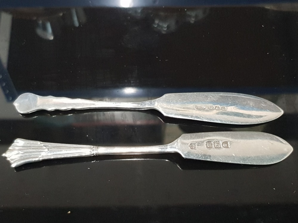 A VICTORIAN SILVER BUTTER KNIFE BY JOSIAH WILLIAMS AND CO LONDON 1897 AND A GEORGE VI BUTTER KNIFE - Image 2 of 3