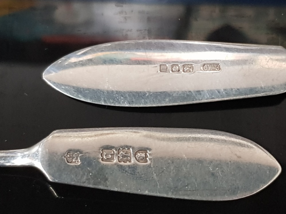 A VICTORIAN SILVER BUTTER KNIFE BY JOSIAH WILLIAMS AND CO LONDON 1897 AND A GEORGE VI BUTTER KNIFE - Image 3 of 3