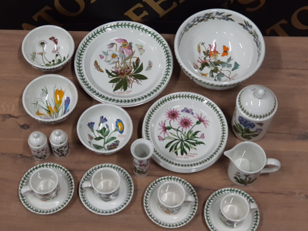 PORTMERION TO INCLUDE A FRUIT BOWL DINNER PLATES COFFEE MUGS ETC TOGETHER WITH A LARGE ITALIAN