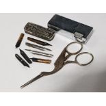 SMALL TIN CONTAINING VINTAGE PEN NIBS, GERMAN STORK EMBROIDERY SCISSORS AND KING LIGHTER