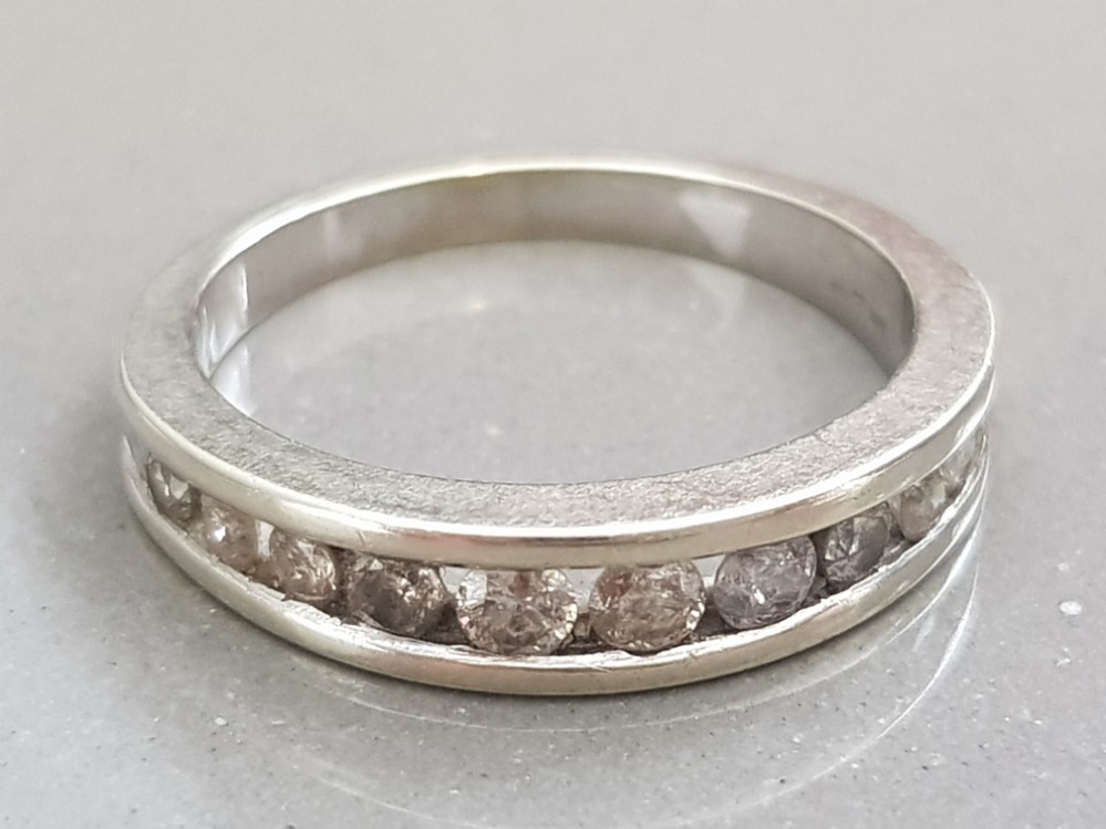 9CT WHITE GOLD HALF ETERNITY RING, 3G SIZE M1/2