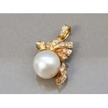 18CT GOLD DIAMOND AND PEARL BIRD PENDANT 3G