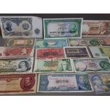 WORLD SELECTION OF 78 NOTES IN MIXED CIRCULATED GRADES