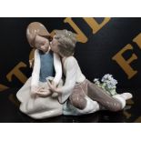 LLADRO BOY KISSING GIRL FIGURINE, FLOWER MISSING FROM GIRLS HAND NA