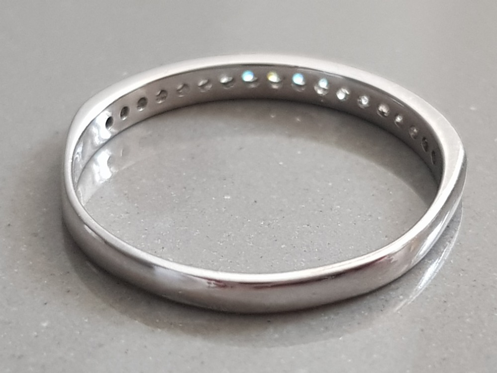 9CT WHITE GOLD HALF ETERNITY BAND 1.2G SIZE O - Image 2 of 3