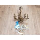 AN EARLY 20TH CENTURY ORNATE AND HEAVY BRASS 6 BRANCH CHANDELIER WITH SCROLLING ACANTHUS LEAF