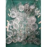 A BOX OF MISCELLANEOUS CRYSTAL AND GLASSWARE