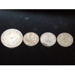 A 1922 SILVER HALF CROWN AND SHILLINGS DATED 1926 1928 AND 1946
