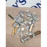 A BOX OF MISCELLANEOUS SILVER PLATE CUTLERY