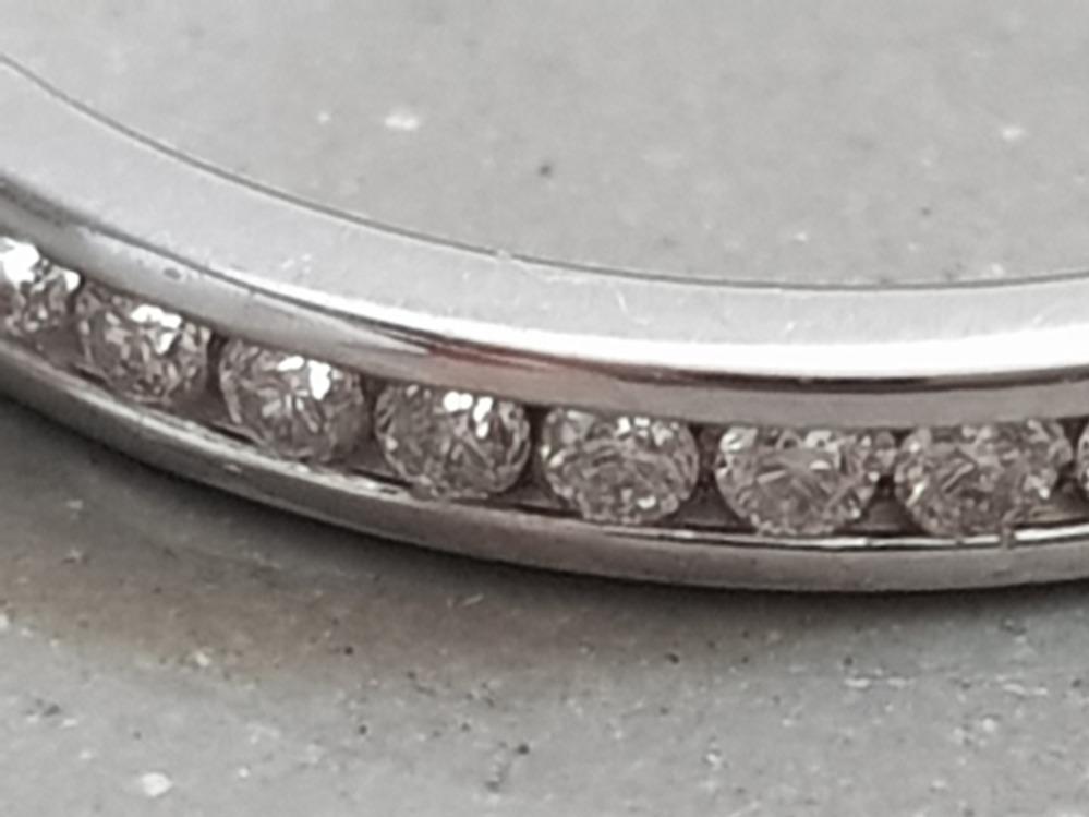 9CT WHITE GOLD HALF ETERNITY BAND 1.2G SIZE O - Image 3 of 3