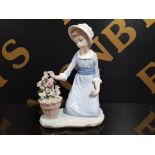 LLADRO FIGURE 1978 GIRL KNEELING WITH ROSE POT