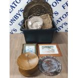 A BOX OF MISCELLANEOUS TO INCLUDE LARGE BRASS TRAY COPPER DISH WICKER BASKETS ETC