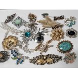 20 MISCELLANEOUS BROOCHES INCLUDES MARCASITE DOG, CRYSTAL DRAGONFLY AND VICTORIAN PEARL'S ETC