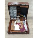 CARRYING BOX WITH GLASSES AND PAPERS FOR A WINE AND BEER JUDGE