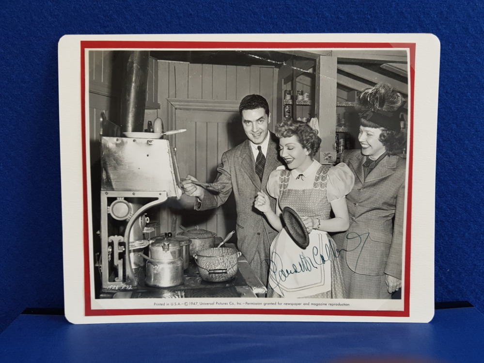 AUTOGRAPH SIGNED BY AMERICAN ACTRESS CLAUDETTE COLBERT ON PUBLICITY PHOTO FROM UNIVERSAL PICTURES