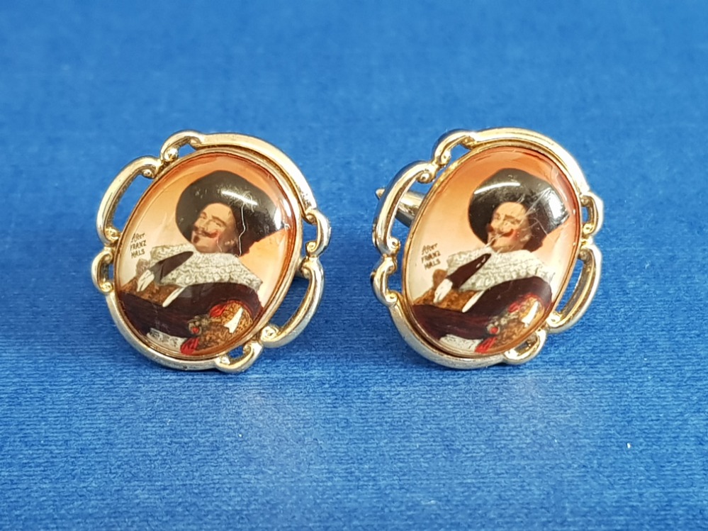 CUFFLINKS WITH CAVALIER IMAGES