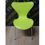 ARNE JACOBSON DESIGN LILY CHAIR BY FRITZ HANSEN SERIES 7 LABEL 1996