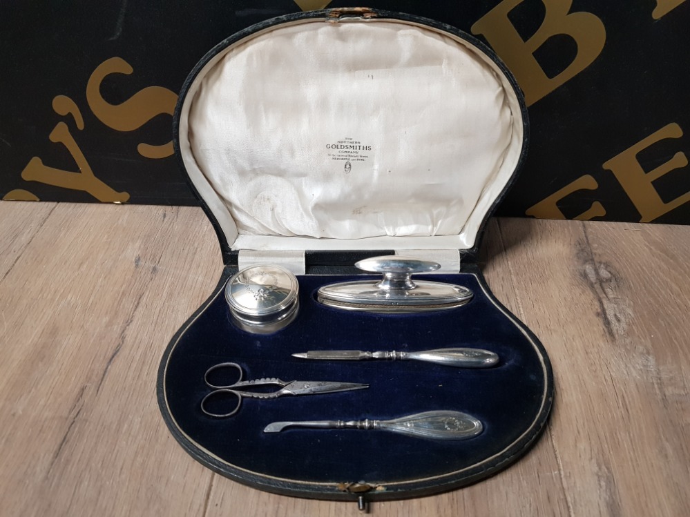 A GEORGE V SILVER MOUNTED MANICURE SET BY THE NORTHERN GOLDSMITHS COMPANY BIRMINGHAM 1924 IN