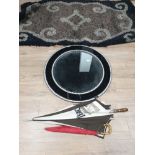 LARGE CLIPPY MAT WITH A ROUND BLADED MIRROR TEACHERS WHISKY GOLF UMBRELLA PLUS A LADIES UMBRELLA