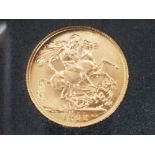 ROYAL MINT 22CT KING GEORGE V 1925 FULL SOVEREIGN, RESTRIKED 1949-51 IN ORIGINAL CASE, A RARE DATE