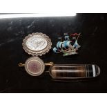 SELECTION OF ANTIQUE AND VINTAGE BROOCHES POSSIBLY SILVER