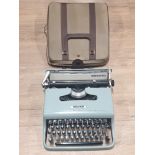 OLIVETTI LETTERA 32 IN ORIGINAL CARRY CASE