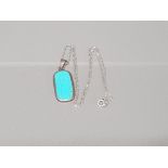 A SILVER AND TURQUOISE PENDANT AND CHAIN STAMPED 925