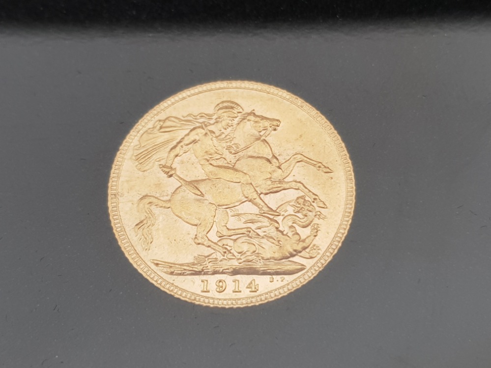 22CT GOLD UNCIRCULATED 1914 GEORGE V FULL SOVEREIGN COIN IN PRESENTATION CASE - Image 3 of 4