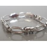 9CT WHITE GOLD ELEPHANT BRACELET, 10G SIZE 19CMS