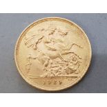 22CT GOLD 1929 FULL SOVEREIGN COIN STRUCK IN SOUTH AFRICA