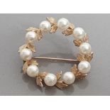 YELLOW GOLD PEARL BROOCH, 6.1G