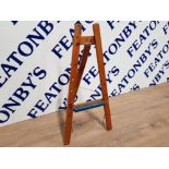 VINTAGE PINE TRI-ANG CHILDS EASEL FOR A BLACKBOARD