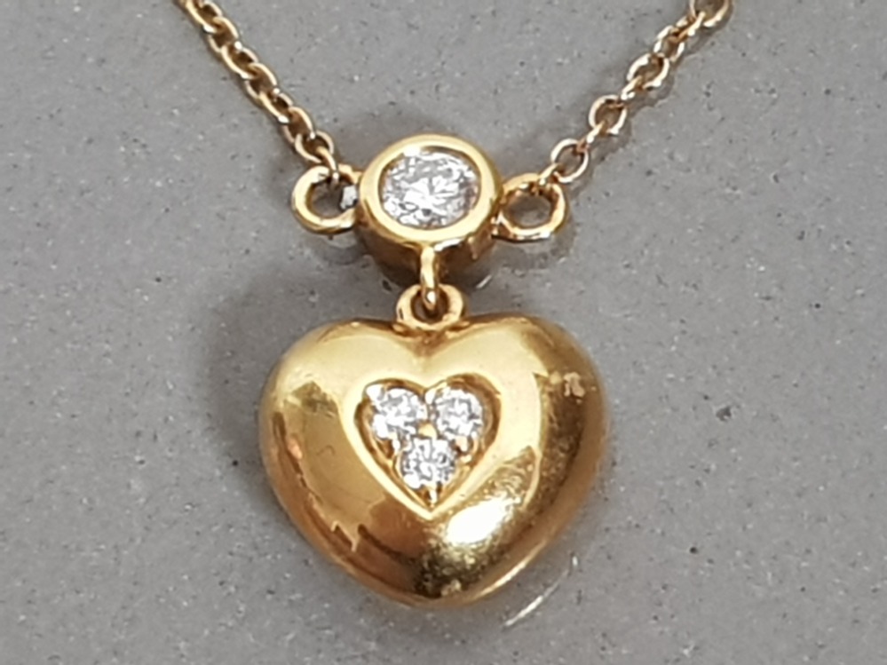 18CT YELLOW GOLD DIAMOND HEART PENDANT SET WITH SIX DIAMONDS ON THE CHAIN, 4.5G