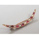 9CT YELLOW GOLD RUBY AND PEARL BROOCH, 1.5G