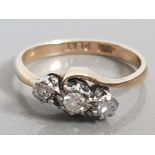 9CT YELLOW GOLD AND PLATINUM DIAMOND THREE STONE RING, 2.3G SIZE N