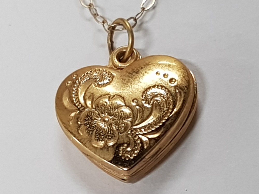 9CT YELLOW GOLD HEART PENDANT ON CHAIN, 1.1G - Image 2 of 2