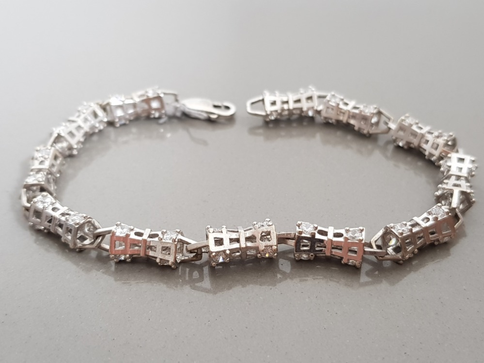 WHITE GOLD CUBIC SET ORNATE BRACELET, 16.4G