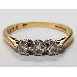 18CT YELLOW GOLD 3 STONE DIAMOND RING, 2.1G SIZE N