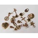 LARGE MIXED LOT OF 9CT GOLD PENDANTS AND CHARMS IN VARIOUS STYLES SHAPES AND SIZES, 17.8G