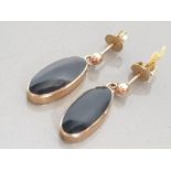 9CT YELLOW GOLD JET STONE DROP EARRINGS, 3.3G