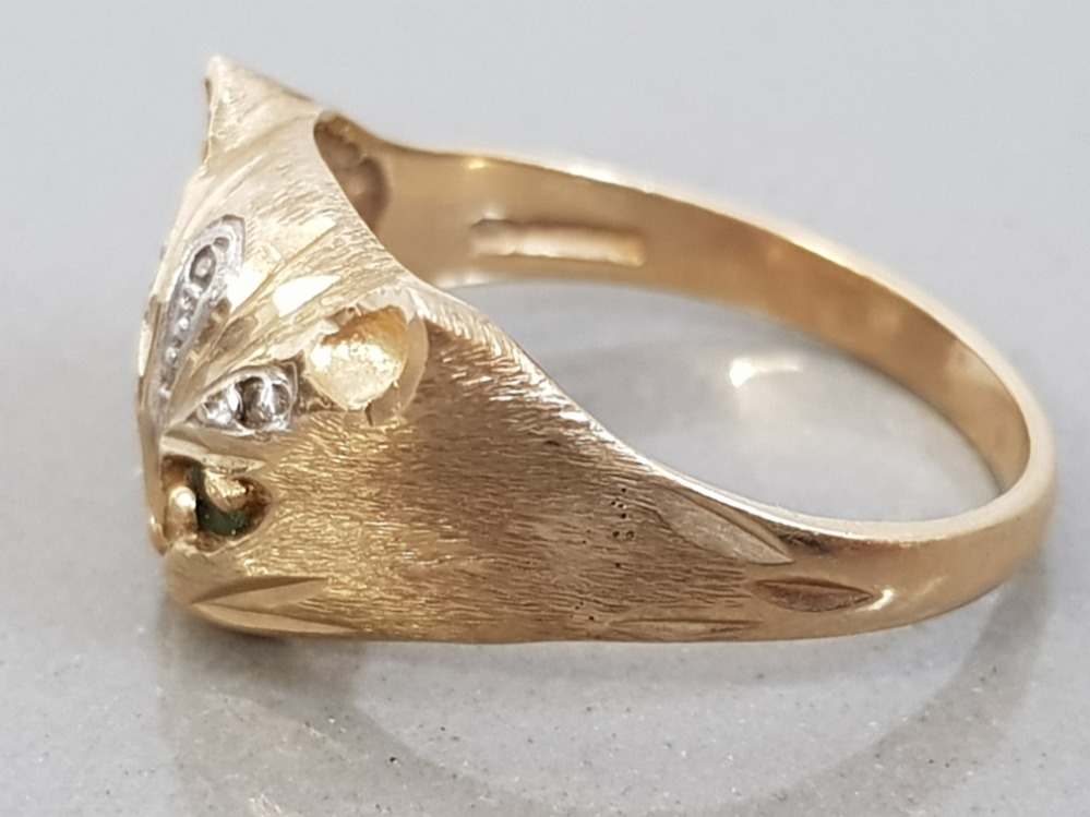 9CT GOLD AND EMERALD SET CAT FACE RING, 3.4G SIZE P1/2 - Image 2 of 2