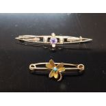 TWO 9CT YELLOW GOLD BROOCHES SHAMROCK PATTERN AND ANOTHER PURPLE STONE BOTH STAMPED 2.6G GROSS