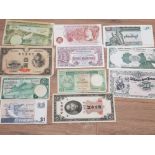 WORLD ACCUMULATION OF OVER 200 BANKNOTES IN MIXED CIRCULATED GRADES