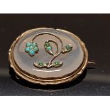 AN ANTIQUE YELLOW METAL MOONSTONE AND TURQUOISE BROOCH 8G GROSS