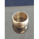 HEAVY 9CT GOLD WEDDING BAND SIZE J1/2 6.8GRAMS