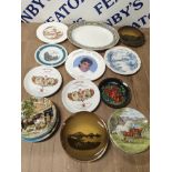 A LAGE QUANTITY OF PLATES TO INCLUDE ROYAL DOULTON CLUNY PATTERNED MEAT PLATE WEDGWOOD COLLECTORS