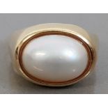 9CT GOLD AND MOTHER OF PEARL RING, 7.6G SIZE P
