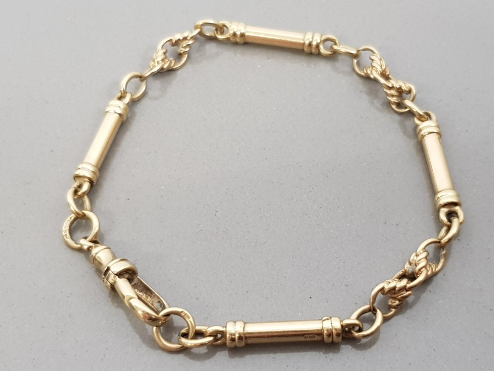 9CT GOLD FANCY LINK FOB STYLE BRACELET, 13.2G