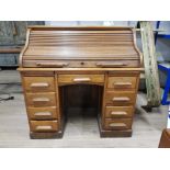 ANTIQUE ROLL TOP DESK WITH DOUBLE PEDESTAL KNEEHOLE DESIGN, IN A FANTASTIC GOLDEN OAK WOOD, LENGTH